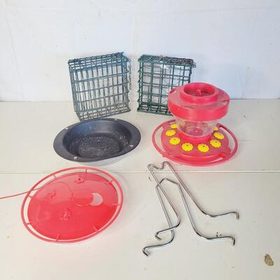 OUTDOOR BIRD FEEDER ASSORTMENT