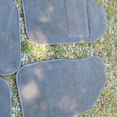 CARPETED VEHICLE CAR MATS