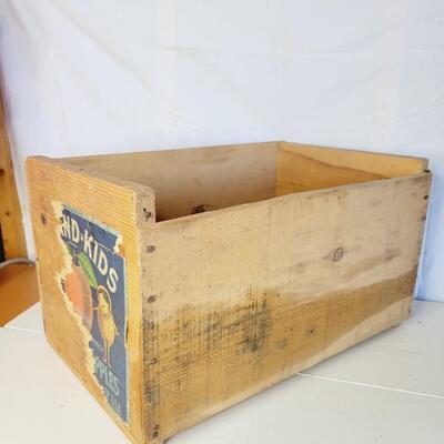 VINTAGE WOODEN FRUIT CRATE