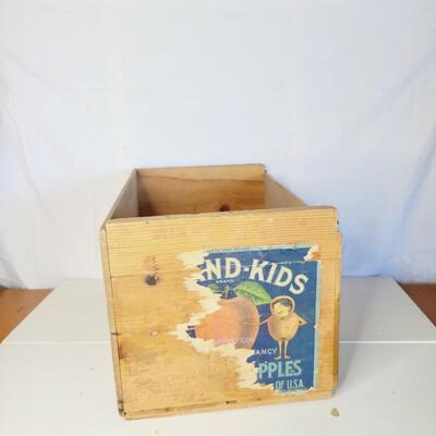 VINTAGE WOODEN FRUIT CRATE