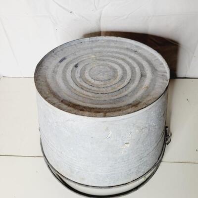 VINTAGE GALVANIZED METAL PAIL