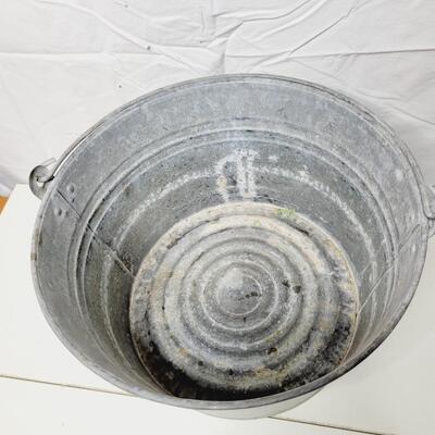 VINTAGE GALVANIZED METAL PAIL