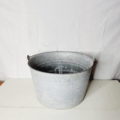 VINTAGE GALVANIZED METAL PAIL