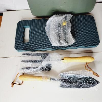 NEW GARDENING TOOLS KIT WITH EXTRA PAD