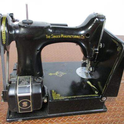Singer Portable Electric Sewing Machine 221-1