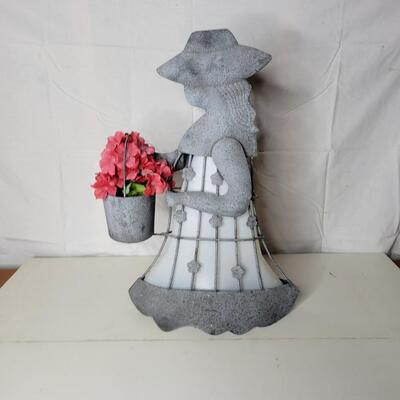 OUTDOOR METAL GIRL DECOR