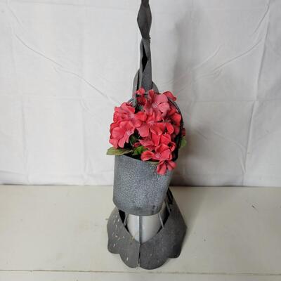 OUTDOOR METAL GIRL DECOR