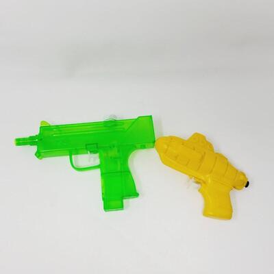 VINTAGE PLASTIC SQUIRT GUNS