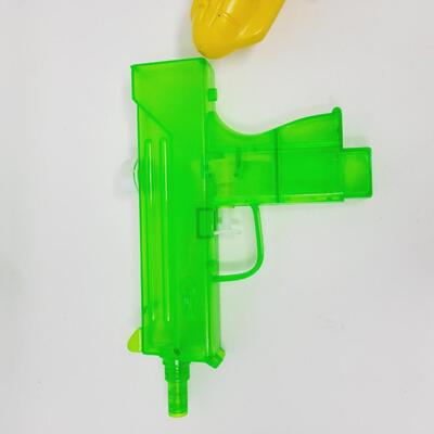 VINTAGE PLASTIC SQUIRT GUNS