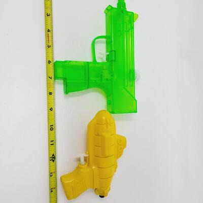 VINTAGE PLASTIC SQUIRT GUNS
