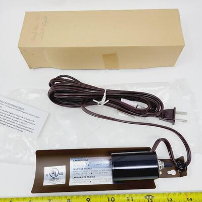 NIB VINTAGE CABINET LIGHT