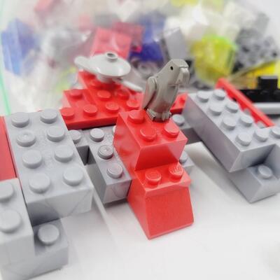 VINTAGE LEGO ASSORTMENT W/ MINI FIGURES