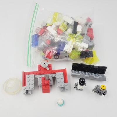 VINTAGE LEGO ASSORTMENT W/ MINI FIGURES