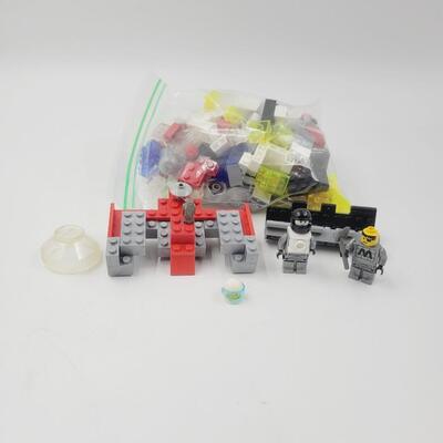 VINTAGE LEGO ASSORTMENT W/ MINI FIGURES