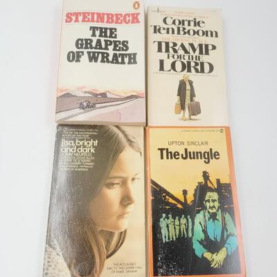 VINTAGE ASSORTMENT OF BOOKS