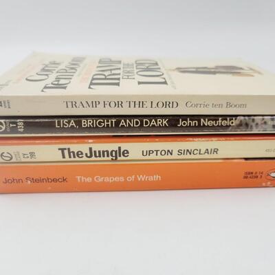VINTAGE ASSORTMENT OF BOOKS