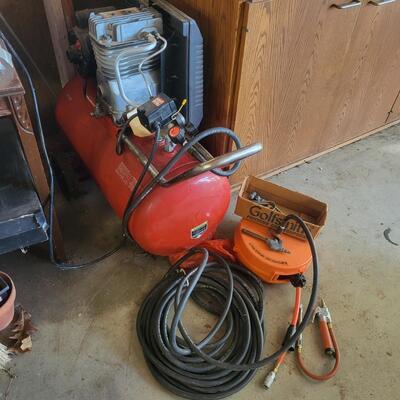 CRAFTSMAN ELECTRIC AIR COMPRESSOR W/ ACCESSORIES