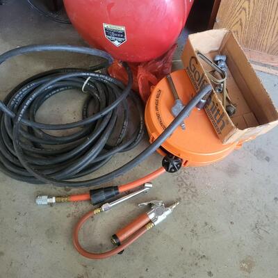CRAFTSMAN ELECTRIC AIR COMPRESSOR W/ ACCESSORIES