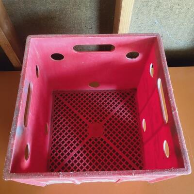 VINTAGE SEALTEST PLASTIC CRATE