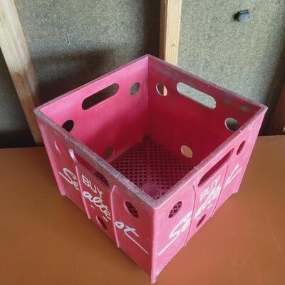 VINTAGE SEALTEST PLASTIC CRATE