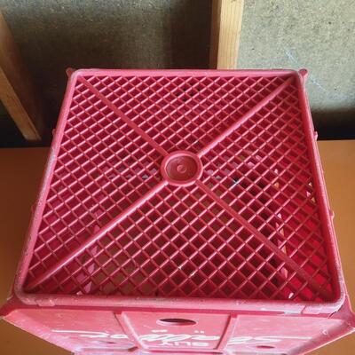 VINTAGE SEALTEST PLASTIC CRATE