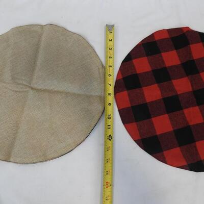 18 Round Mats, Red & Black Buffalo Plaid. Light brown on other side 14.5