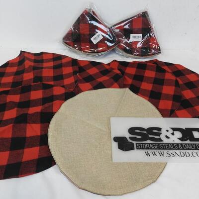 18 Round Mats, Red & Black Buffalo Plaid. Light brown on other side 14.5