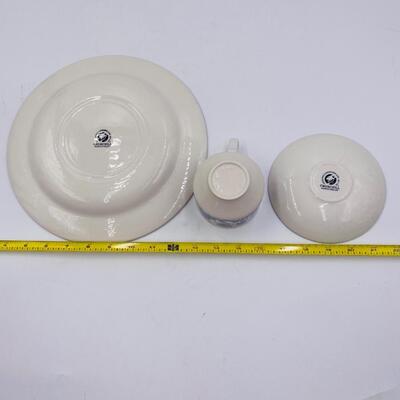 CHURCHILL CLASSIC BLUE WILLOW FROM ENGLAND - 3 PIECE SET - DINNER PLATE CUP SAUCER LOT #1