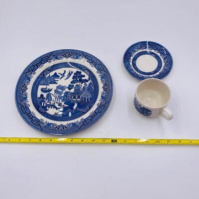 CHURCHILL CLASSIC BLUE WILLOW FROM ENGLAND - 3 PIECE SET - DINNER PLATE CUP SAUCER LOT #1