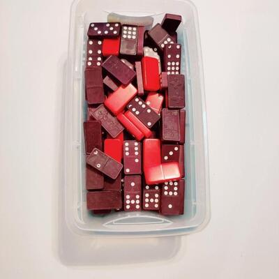 CONTAINER W/ FUN VINTAGE DOMINOES