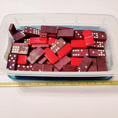 CONTAINER W/ FUN VINTAGE DOMINOES