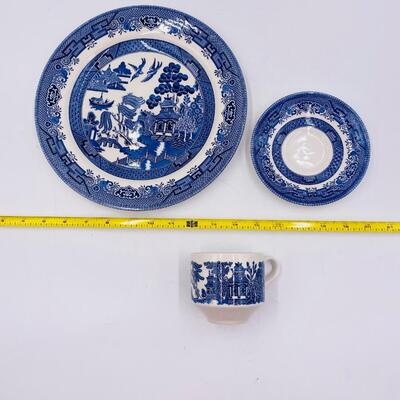 CHURCHILL CLASSIC BLUE WILLOW FROM ENGLAND - 3 PIECE SET - DINNER PLATE CUP SAUCER LOT #2