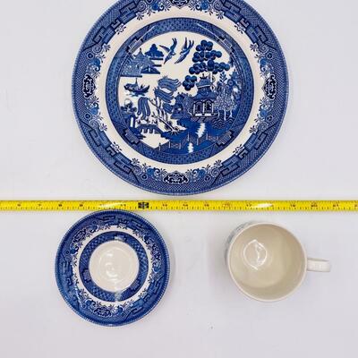 CHURCHILL CLASSIC BLUE WILLOW FROM ENGLAND - 3 PIECE SET - DINNER PLATE CUP SAUCER LOT #4