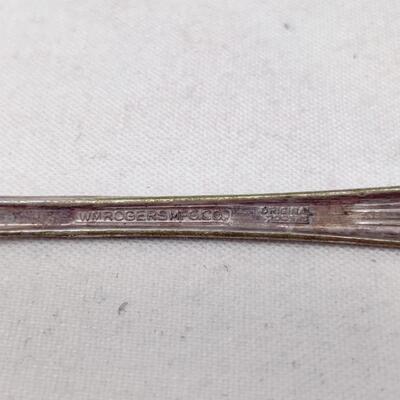PETITE VINTAGE SPOONS WM ROGERS MFG CO SILVERPLATE 2PC