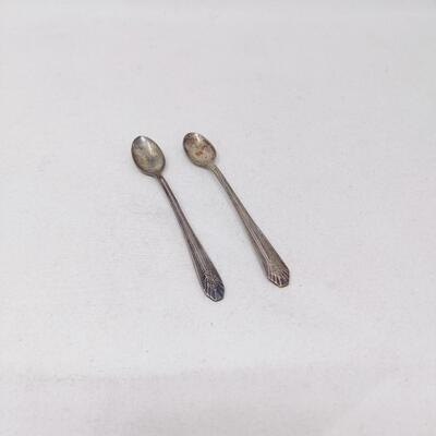 PETITE VINTAGE SPOONS WM ROGERS MFG CO SILVERPLATE 2PC
