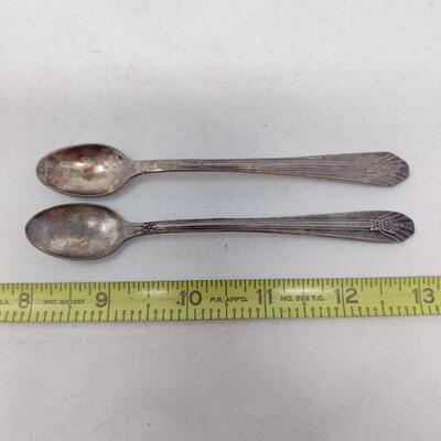 PETITE VINTAGE SPOONS WM ROGERS MFG CO SILVERPLATE 2PC