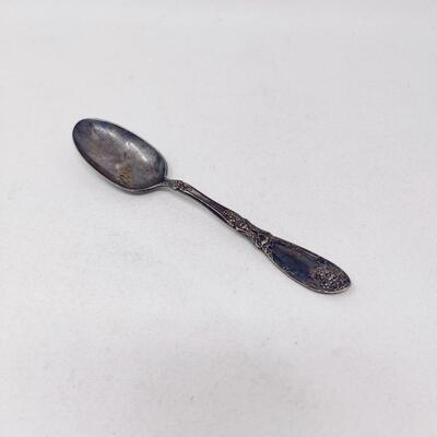 PRETTY VINTAGE 1881 ROGERS A1 SILVERPLATE SPOON