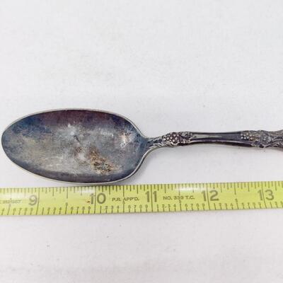PRETTY VINTAGE 1881 ROGERS A1 SILVERPLATE SPOON