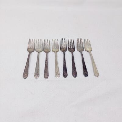 VINTAGE FORKS WM ROGERS MFG CO SILVERPLATE 8PCS