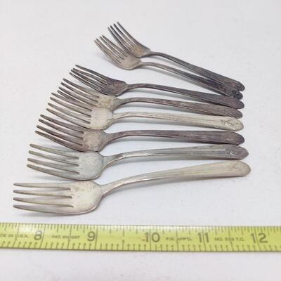 VINTAGE FORKS WM ROGERS MFG CO SILVERPLATE 8PCS
