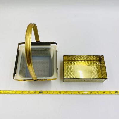 GOLD TONED ACCENT LOT