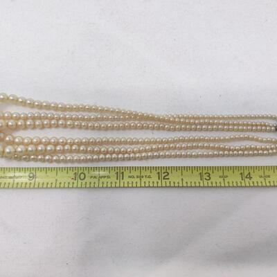 BEAUTIFUL VINTAGE PEARL NECKLACE