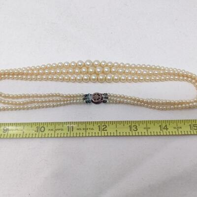 BEAUTIFUL VINTAGE PEARL NECKLACE