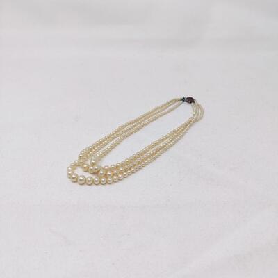 BEAUTIFUL VINTAGE PEARL NECKLACE