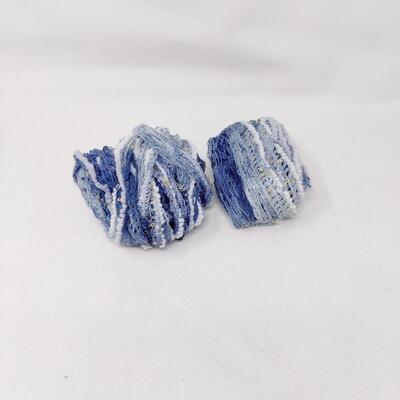 PRETTY BLUE SCARF MAKING YARN