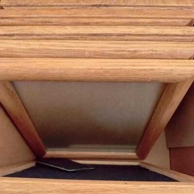 BOX OF VARIOUS 8"X 10" WOOD FRAMES