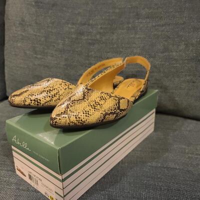 Abella Python Womens Flats 8 1/2