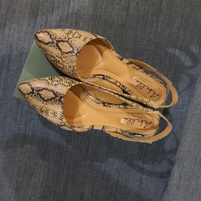 Abella Python Womens Flats 8 1/2