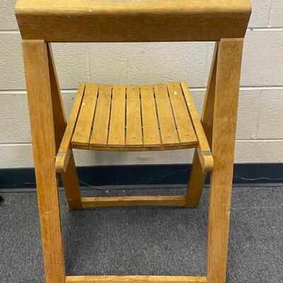 Vintage foldable wooden chair