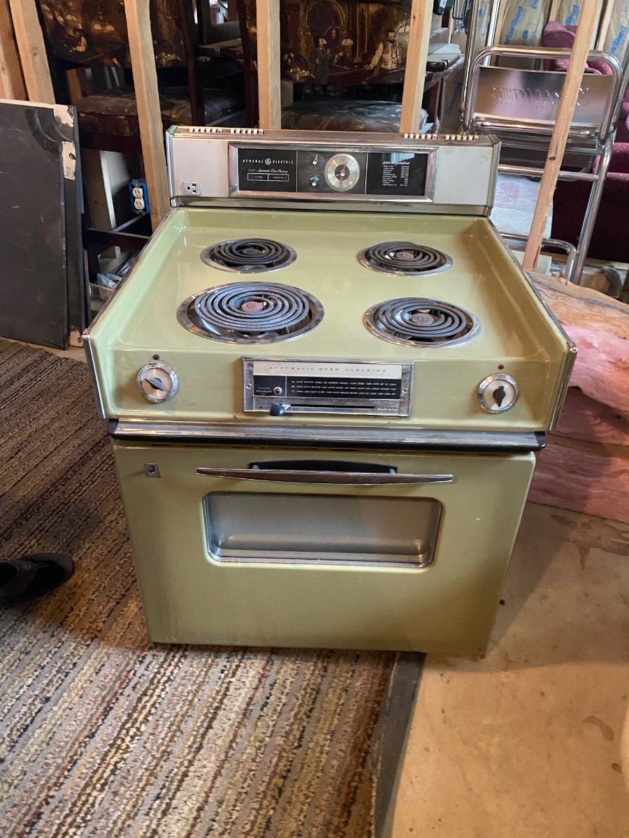 VINTAGE GENERAL ELECTRIC STOVE